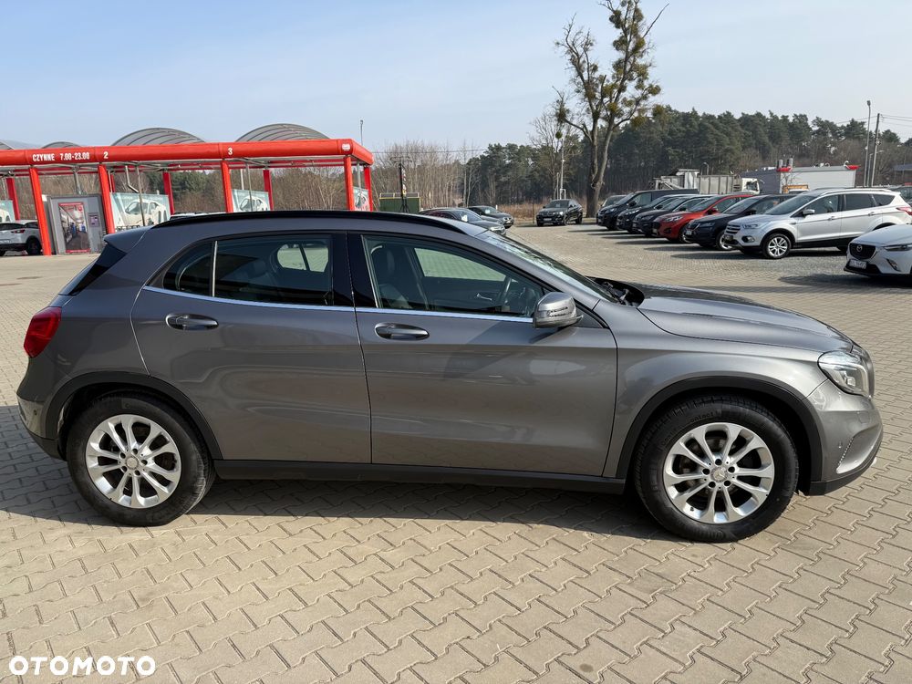 Mercedes-Benz GLA - 8