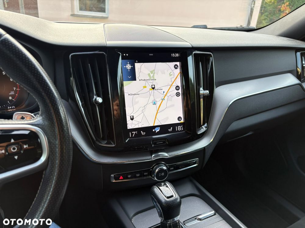Volvo XC 60 T5 AWD R-Design - 24