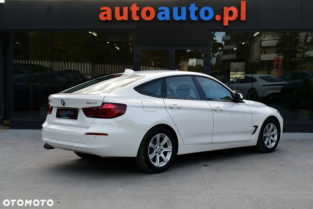 BMW Seria 3 320i Advantage sport - 23