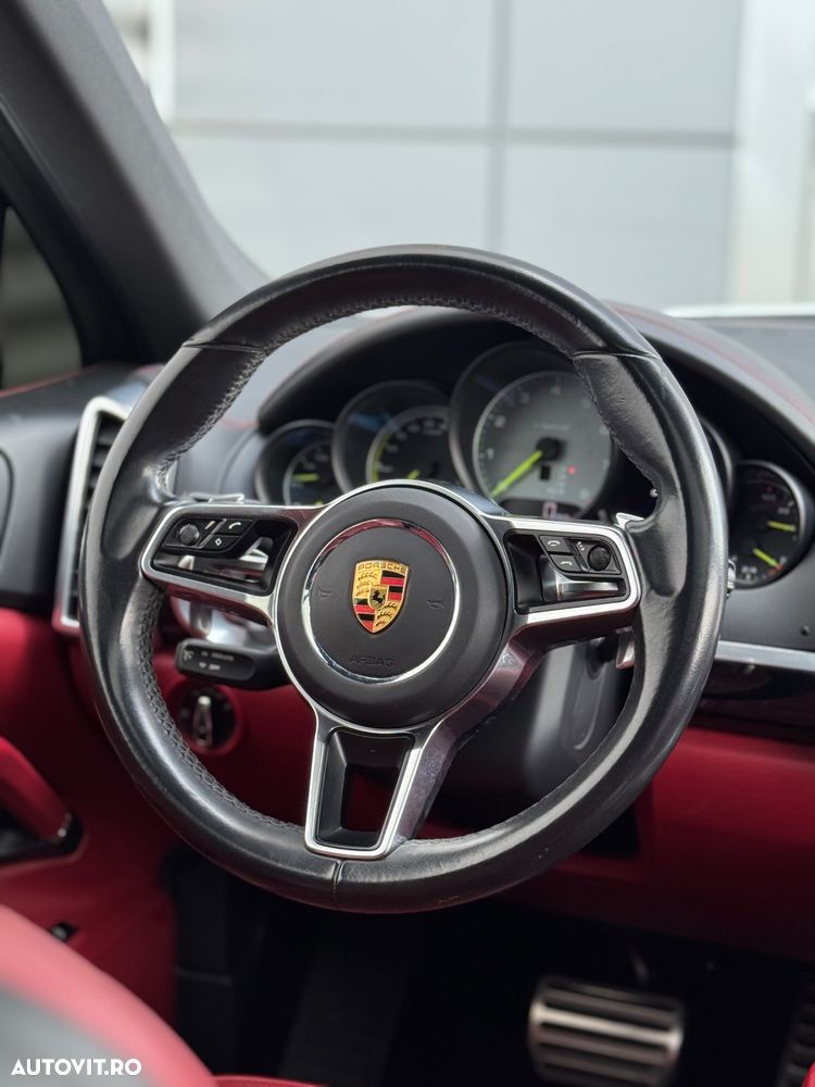 Porsche Cayenne - 11