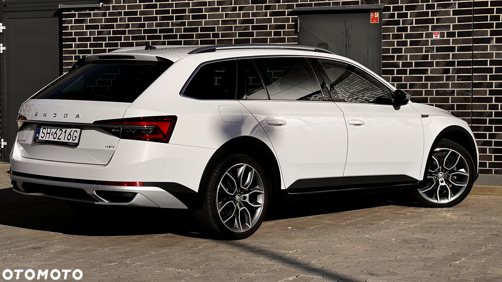 Skoda Superb Combi 2.0 TDI 4x4 DSG Scout - 15