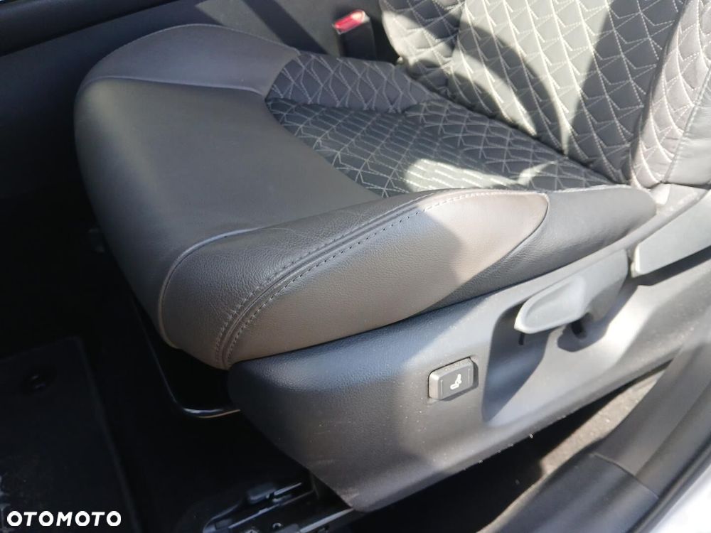 Toyota C-HR 2.0 Hybrid Executive - 38