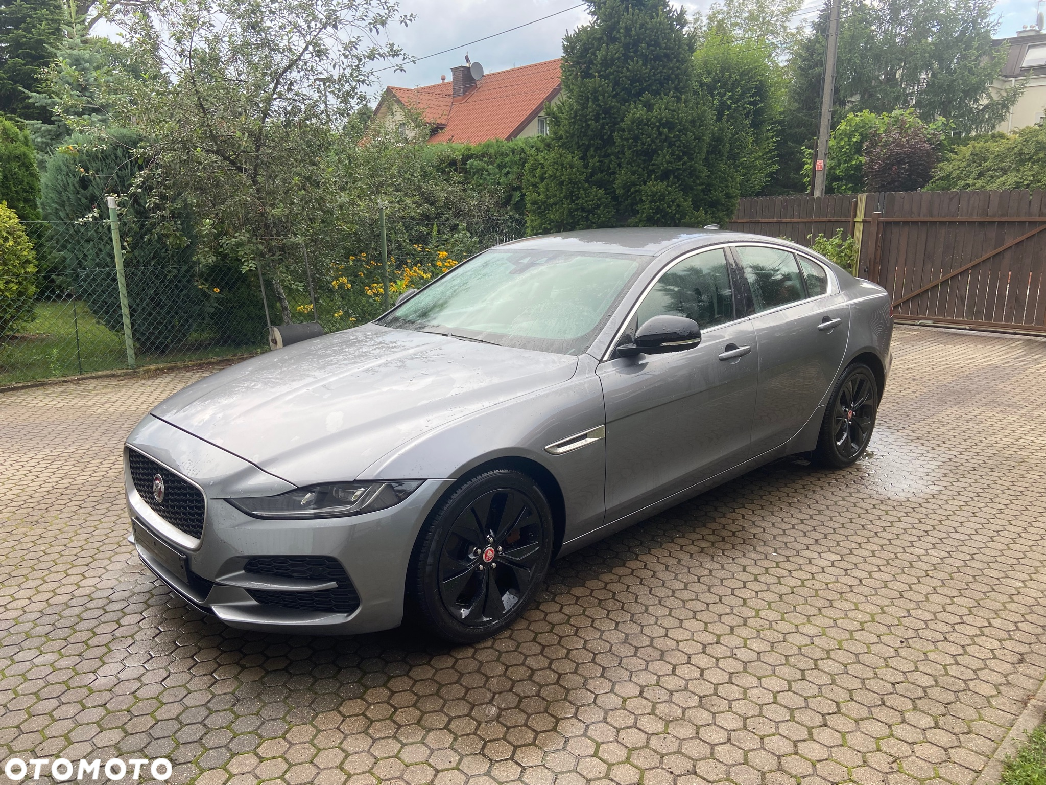 Jaguar XE 2.0 D180 SE - 13
