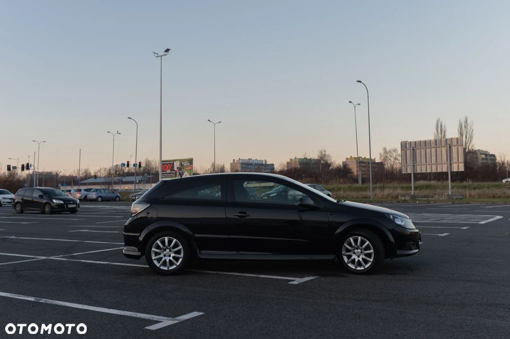 Opel Astra III GTC 1.6 Enjoy - 9