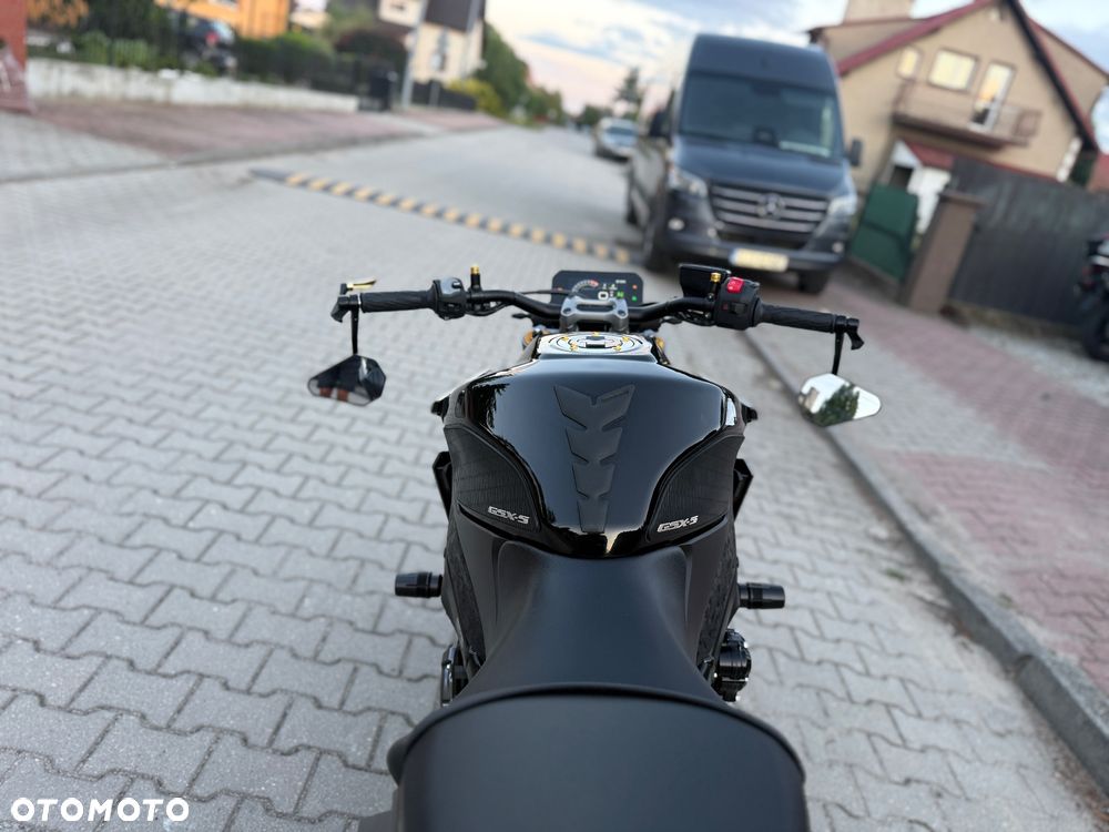Suzuki GSX - 15