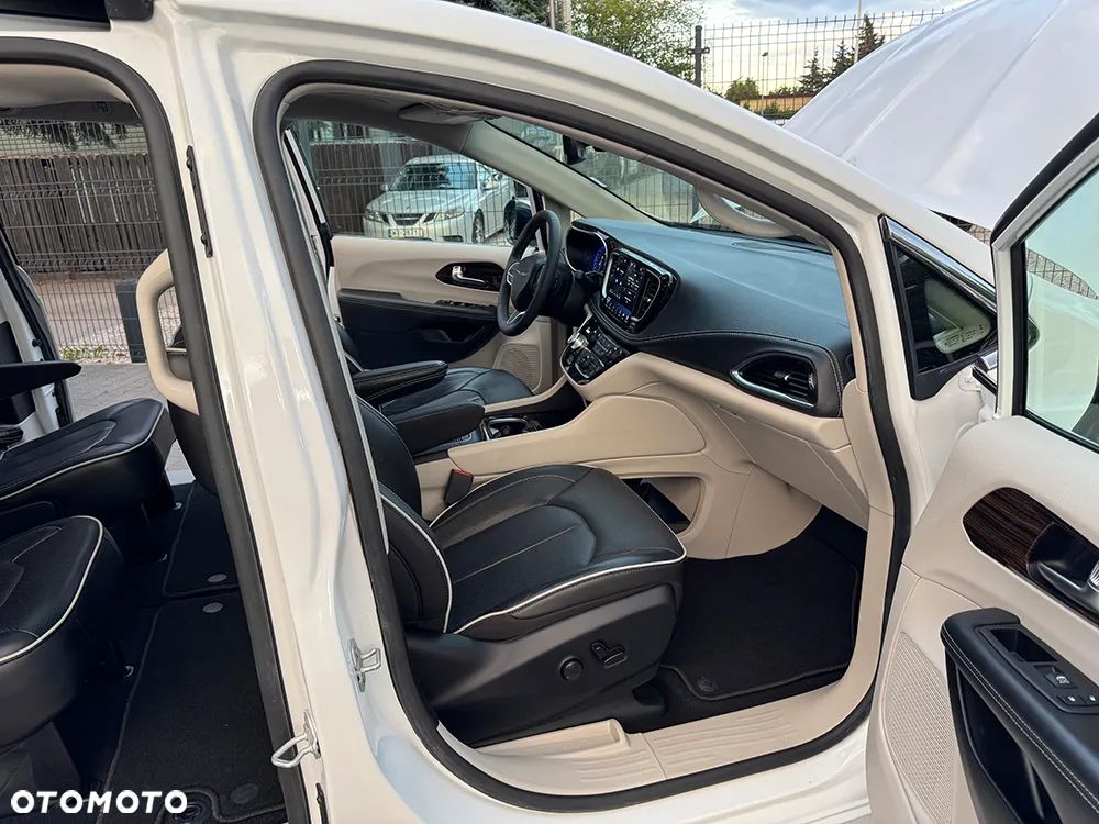 Chrysler Pacifica - 16