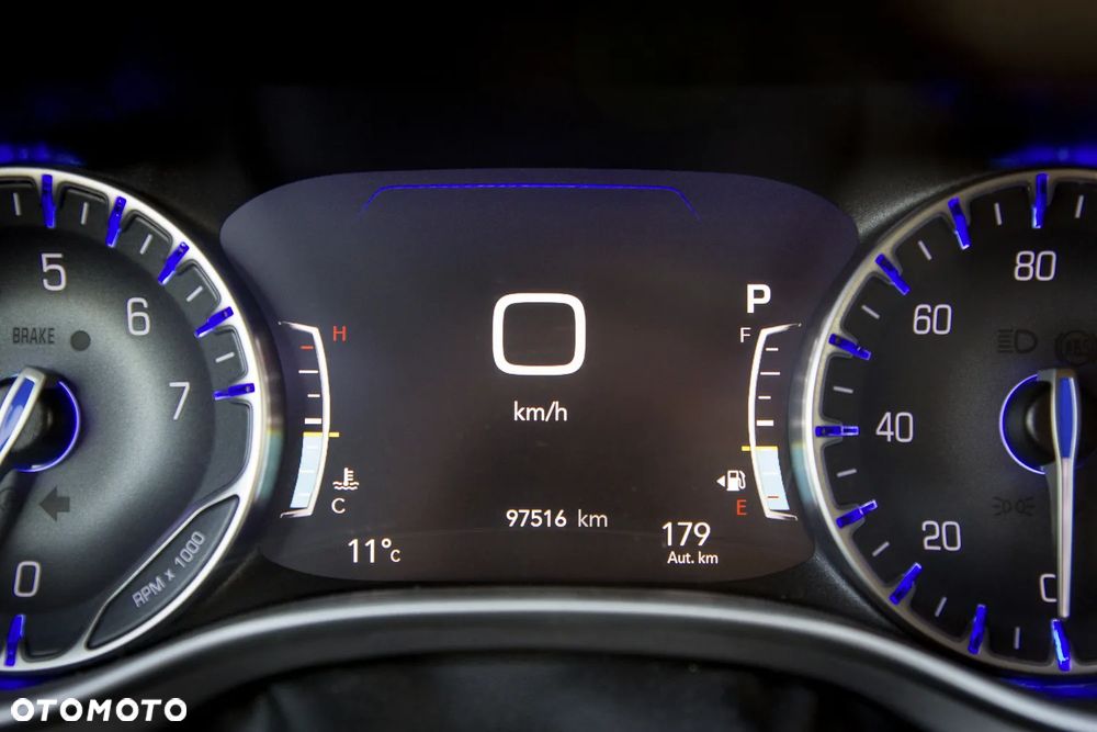 Chrysler Pacifica - 12