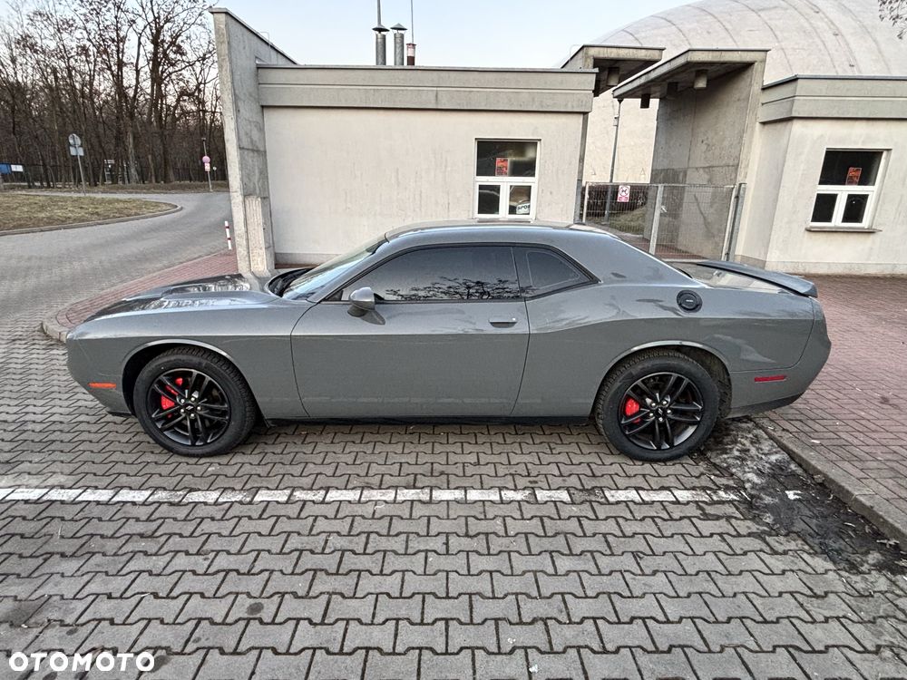 Dodge Challenger - 2