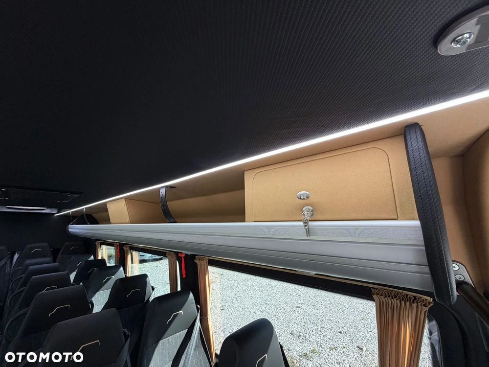 Mercedes-Benz Sprinter 517 - 24