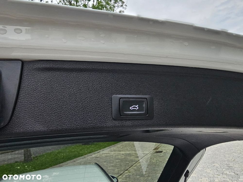 Audi A4 Avant 2.0 TDI S tronic quattro design - 33