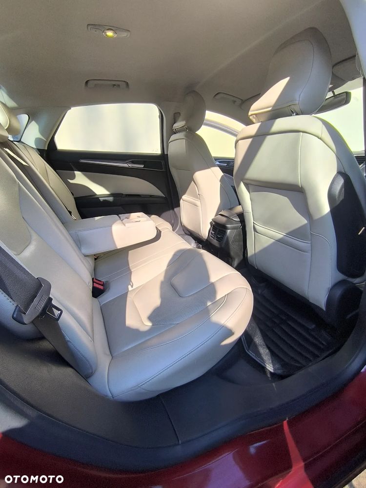 Ford Fusion - 30