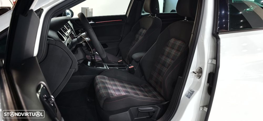 VW Golf - 49