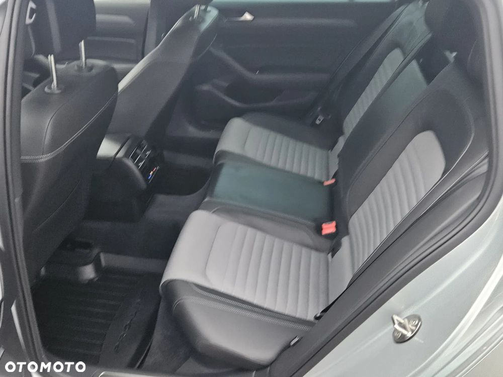 Volkswagen Passat - 5