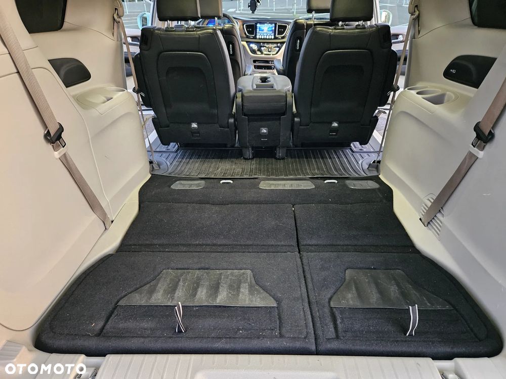 Chrysler Pacifica - 25