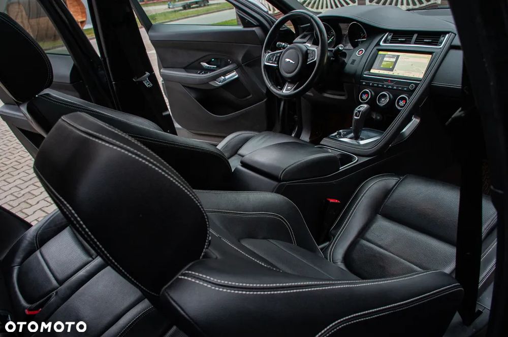 Jaguar E-Pace - 12