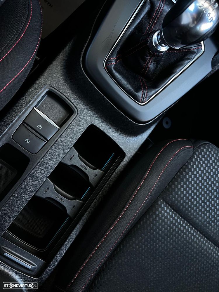 Ford Focus 1.0 EcoBoost MHEV ST-Line X - 54