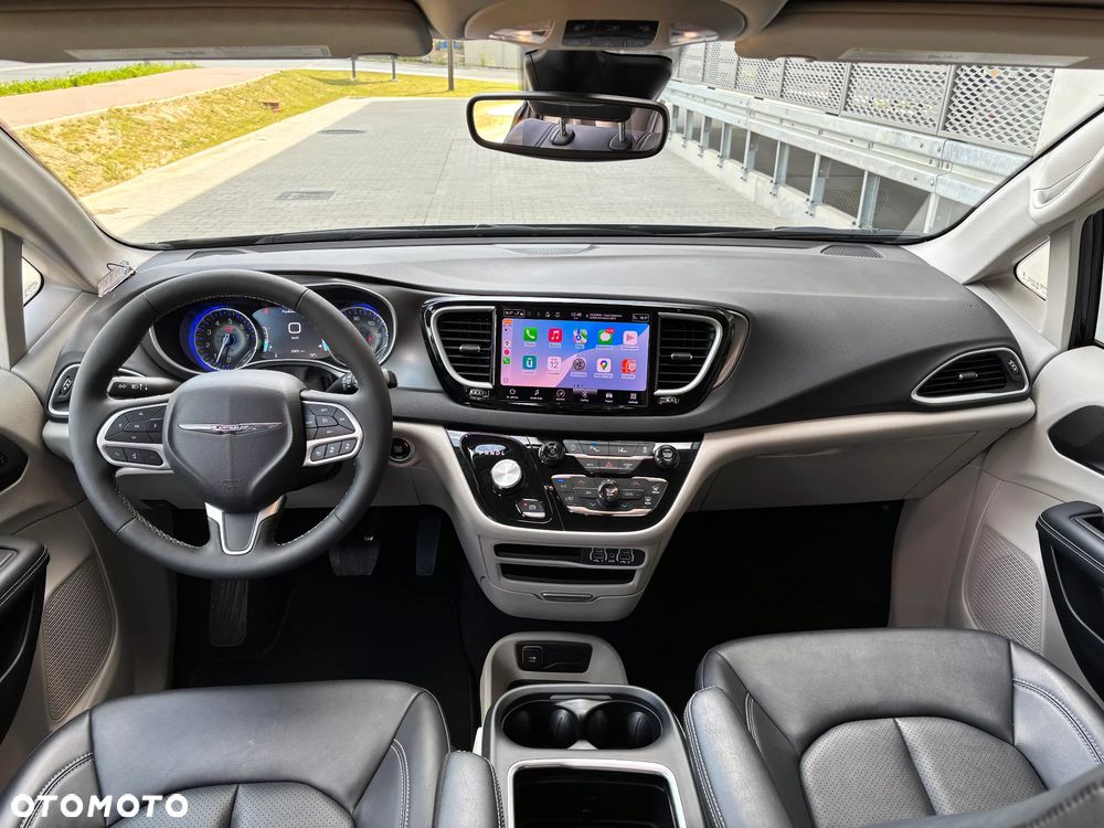 Chrysler Pacifica - 16
