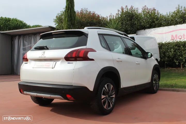 Peugeot 2008 1.2 PureTech Allure - 17