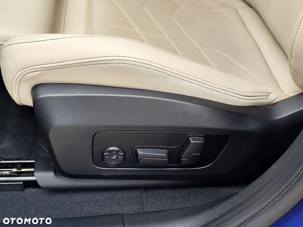 BMW iX2 xDrive30 66.5kWh M Sport Edition - 16