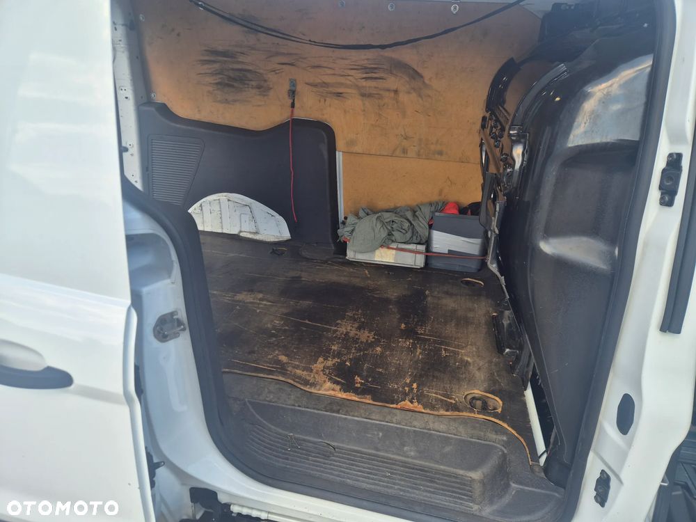 Ford Transit Connect - 11