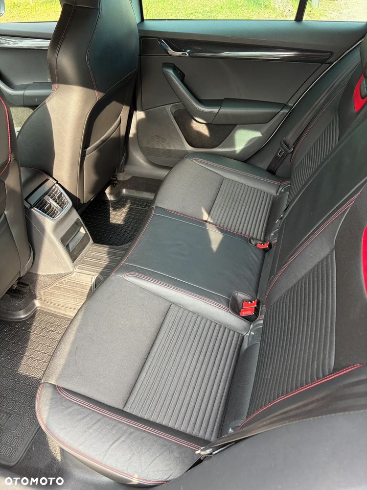 Skoda Octavia 2.0 TDI DSG RS - 11