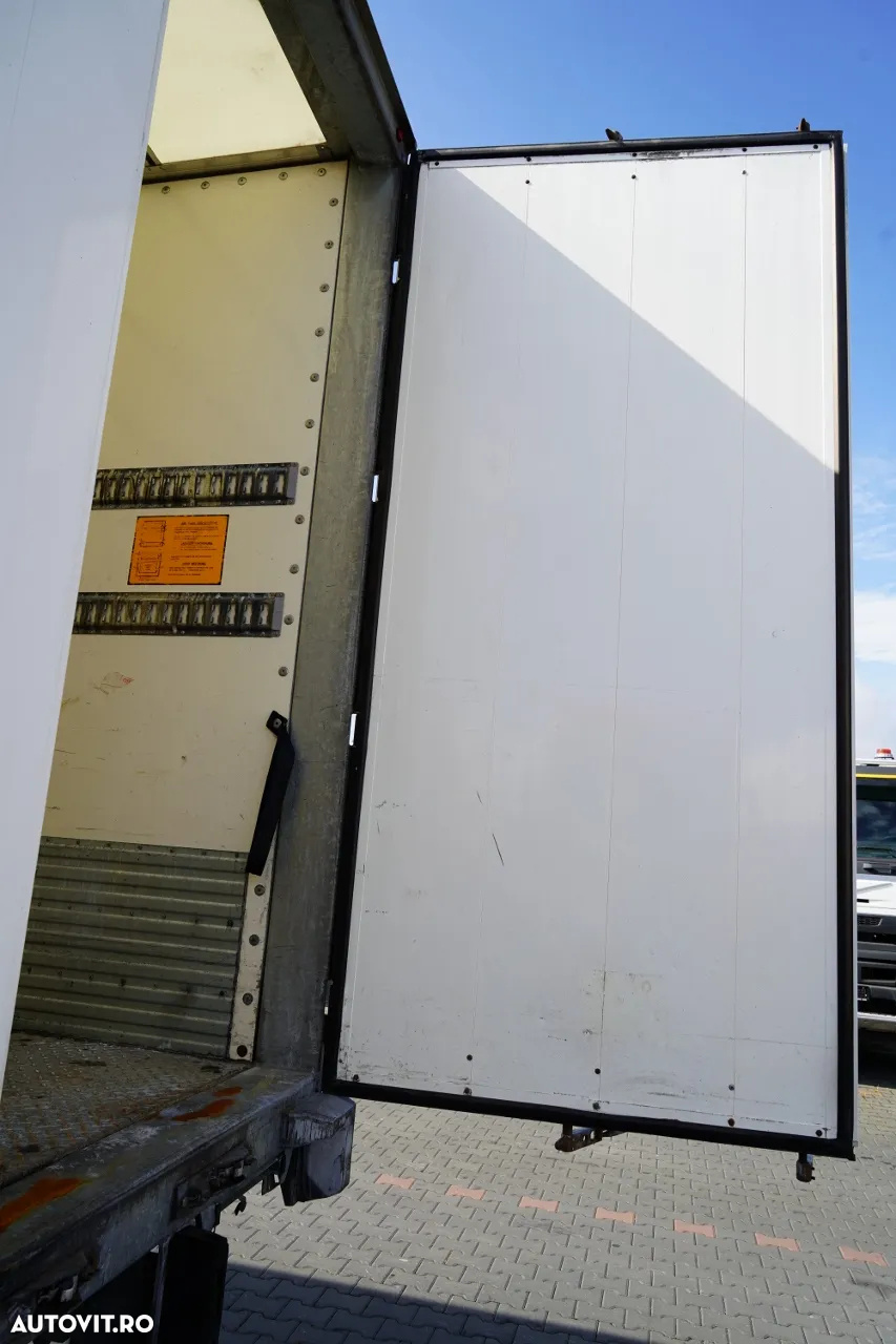 Fruehauf CONTAINER / KOFFER / 2 AXE / SAF / PODEA FOARTE REZISTENTĂ: ȘINĂ - 14