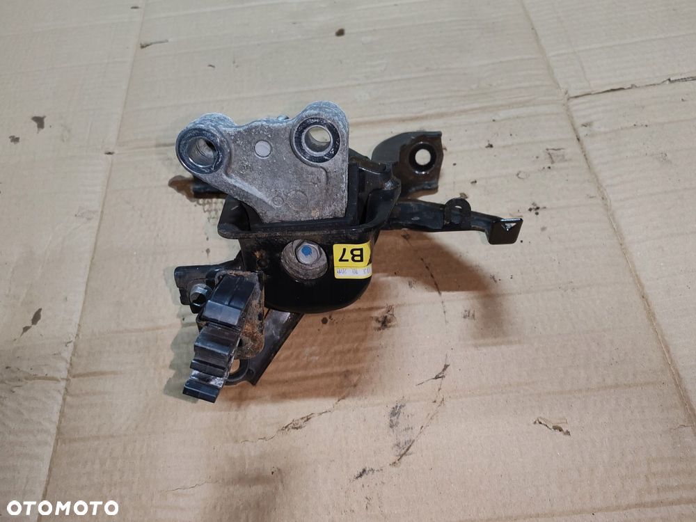 Łapa poduszka silnika B7 1.6 Toyota Auris II 12-18 - 1