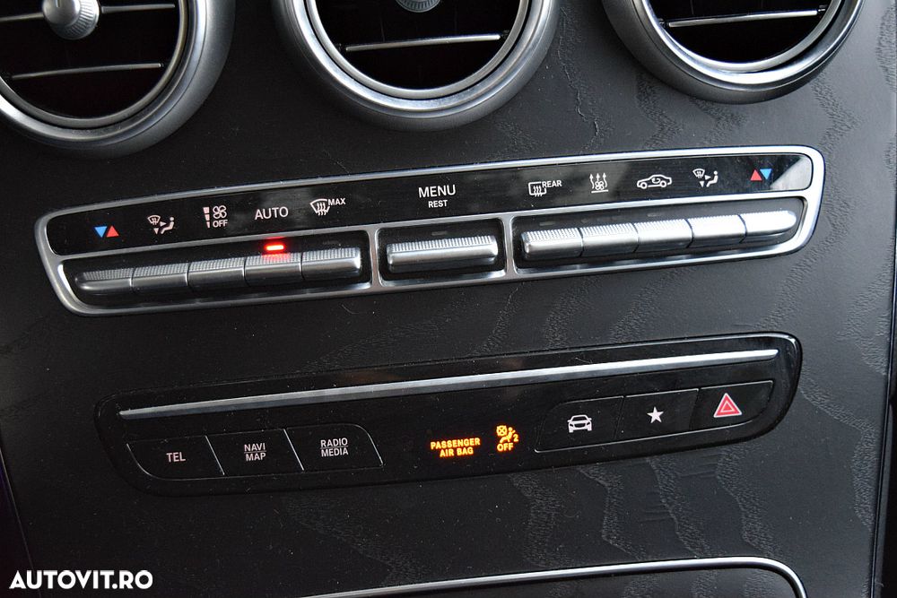 Mercedes-Benz GLC 300 e 4Matic 9G-TRONIC AMG Line Plus - 33