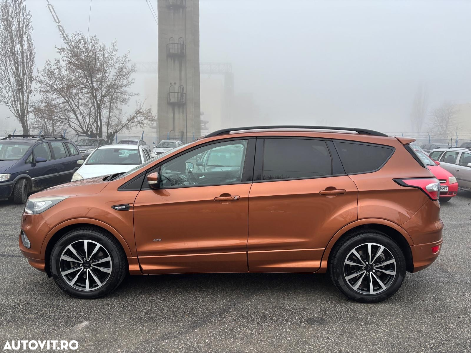 Ford Kuga 2.0 TDCi 4WD Powershift ST-Line - 4