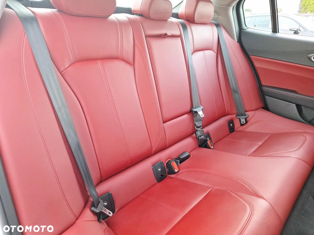 Alfa Romeo Giulia 2.0 Turbo 16V AT8-Q4 Ti - 15