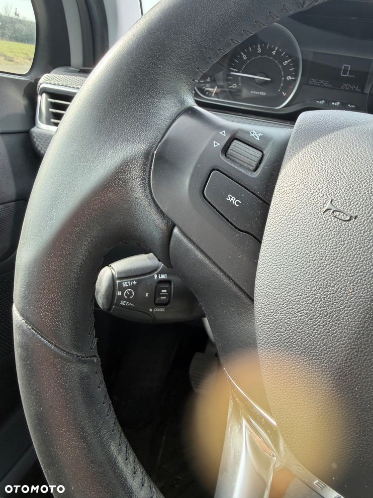 Peugeot 208 - 15