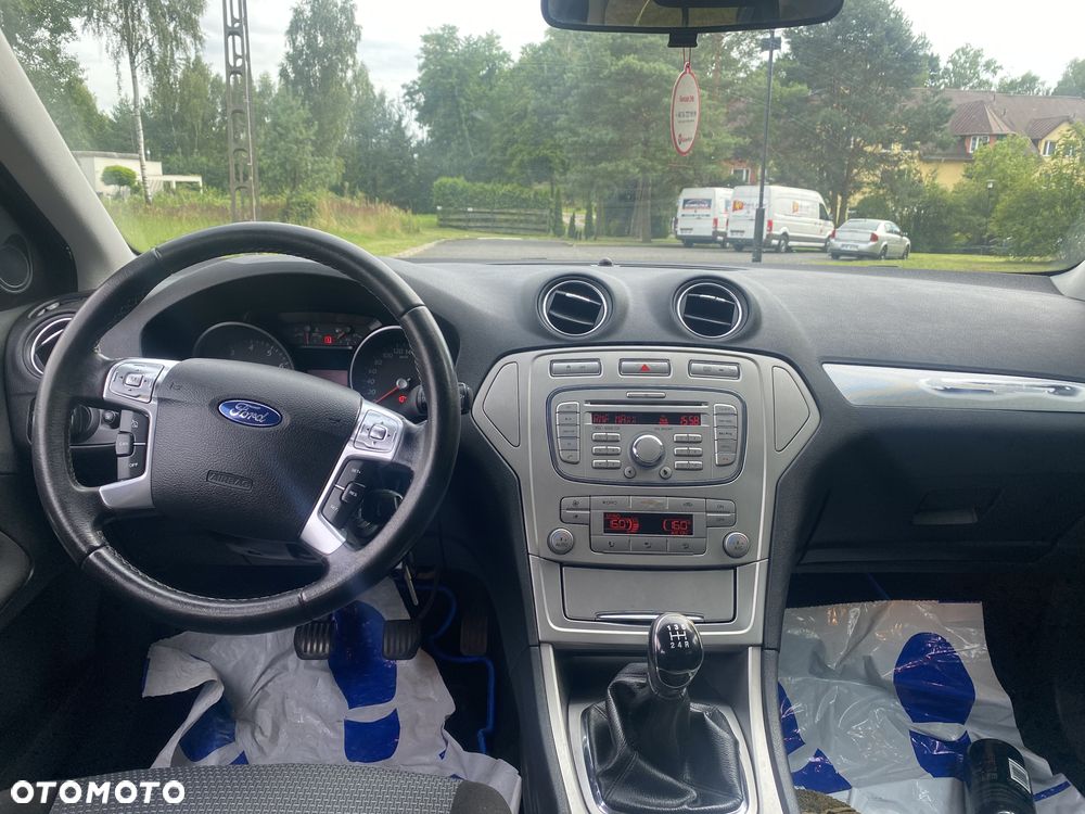 Ford Mondeo 2.0 Ambiente - 12