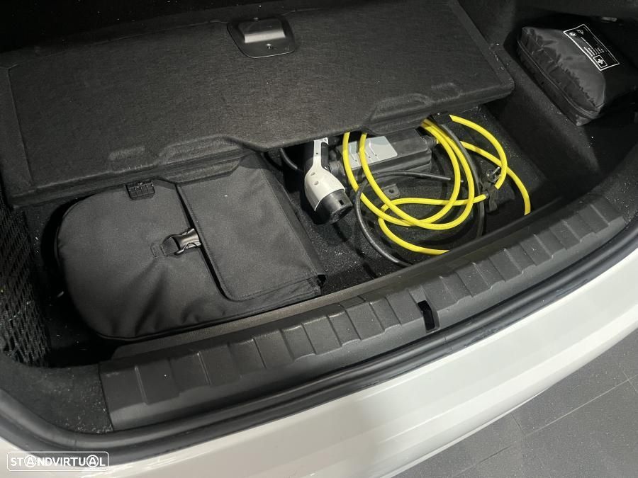 BMW 330 e Touring Corporate Edition Auto - 8