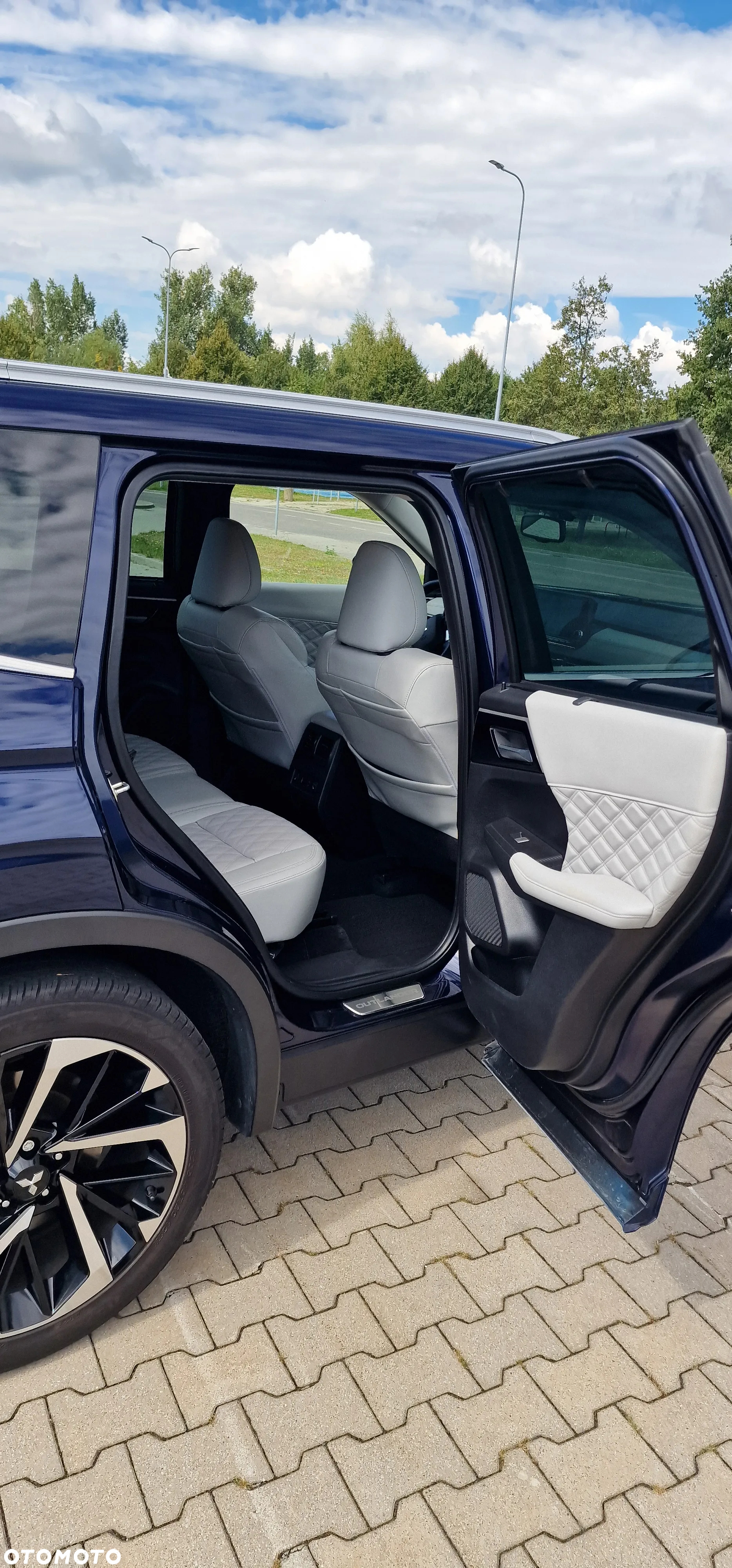 Mitsubishi Outlander - 10