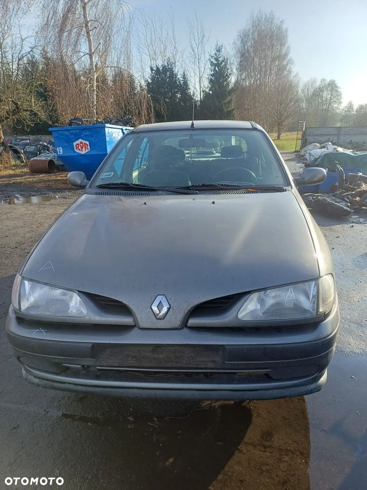 Maska przednia Renault Megane I 97r wszystkie części do tego modelu - 1