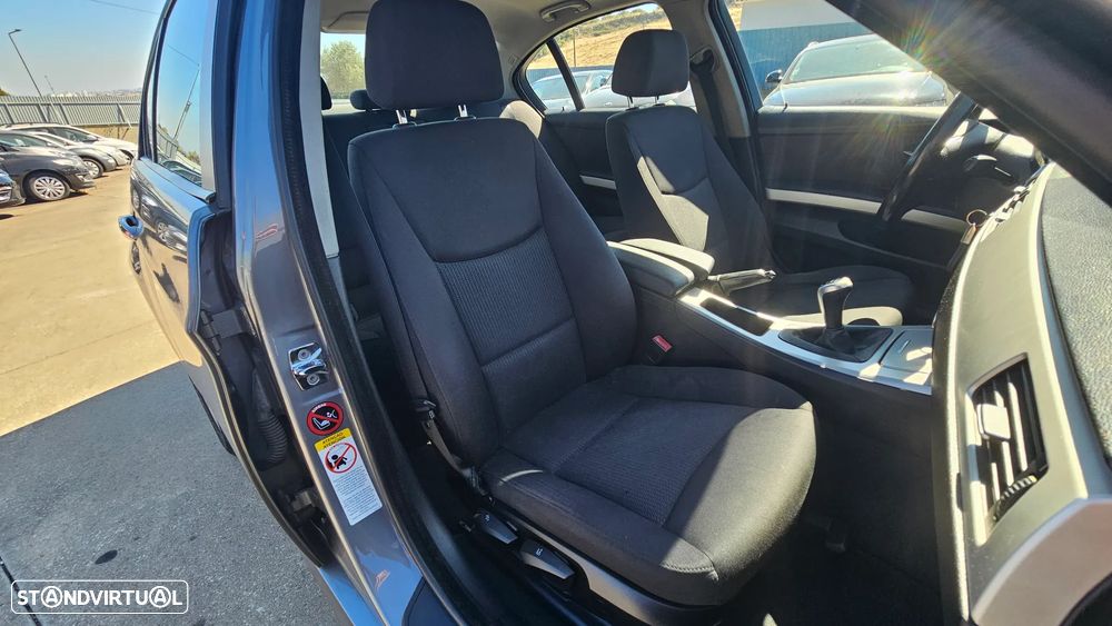 BMW 318 d Sport - 27