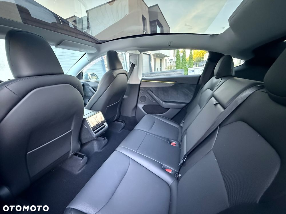 Tesla Model Y Long Range AWD - 18