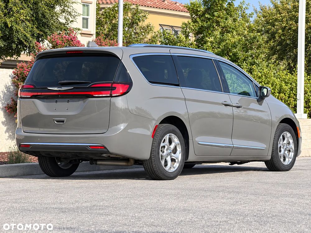 Chrysler Pacifica - 4