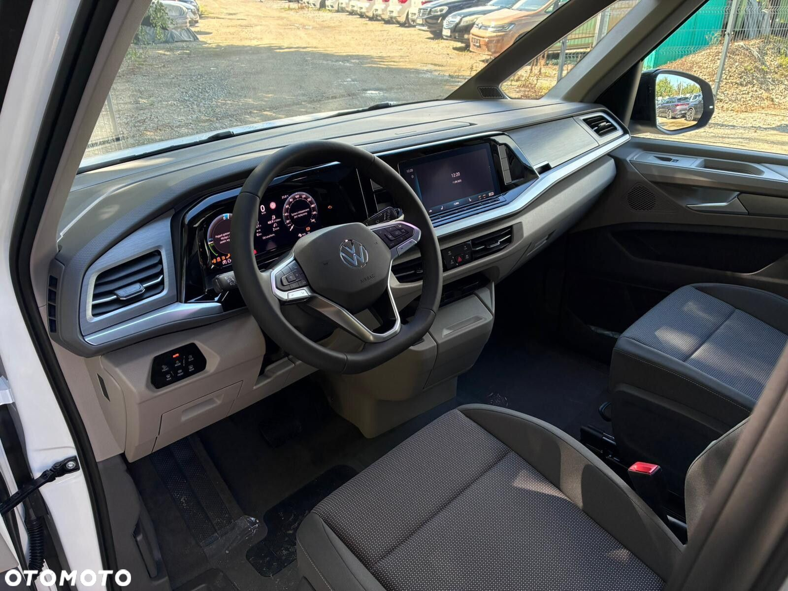 Volkswagen Multivan - 13