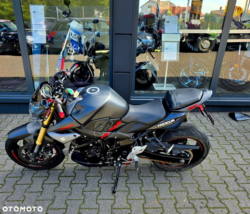 Suzuki GSR - 22