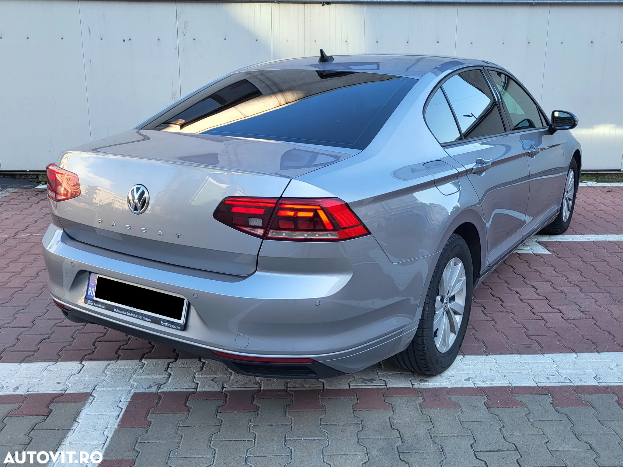 Volkswagen Passat 2.0 TDI Advance - 5