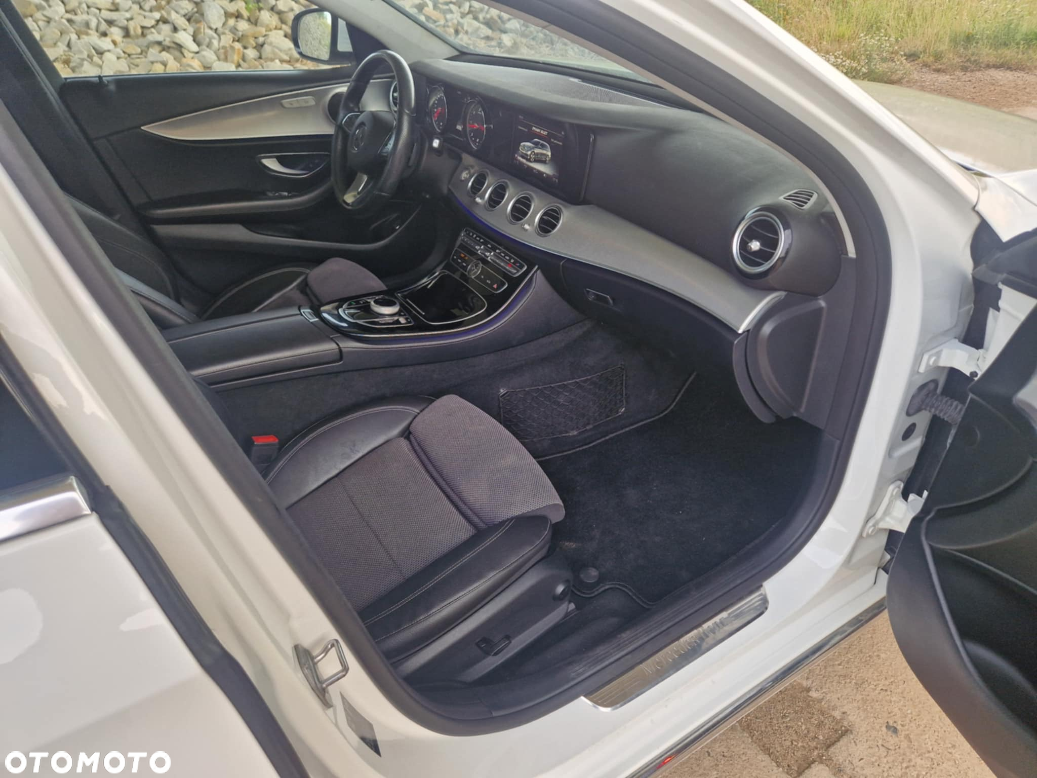 Mercedes-Benz Klasa E 220 d 9G-TRONIC - 12