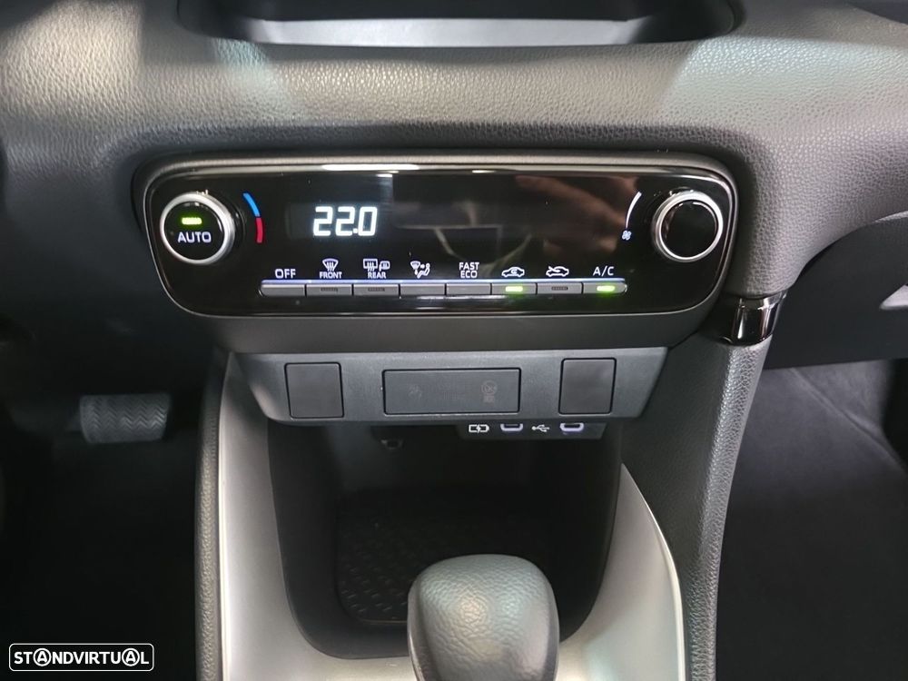 Toyota Yaris 1.5 HDF Comfort Plus - 17