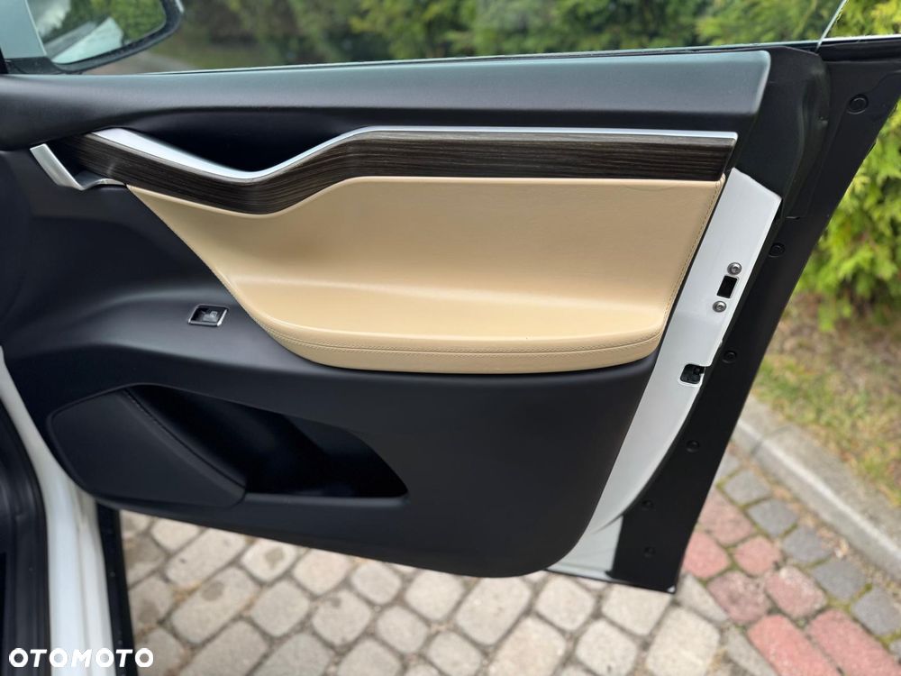 Tesla Model X Long Range Plus - 17