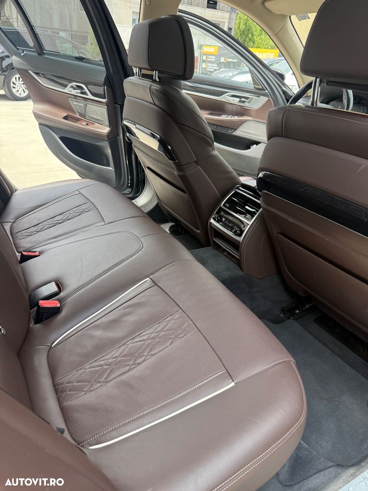 BMW Seria 7 750i xDrive - 14