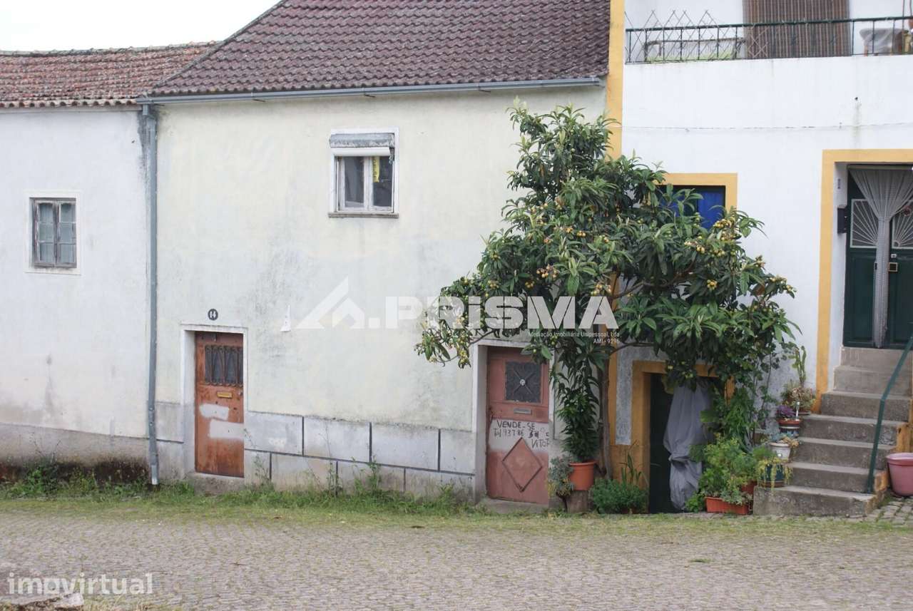 Moradia em banda de R/Ch e 1º Andar, situada na tranquilidade aldeia d - Grande imagem: 2/33