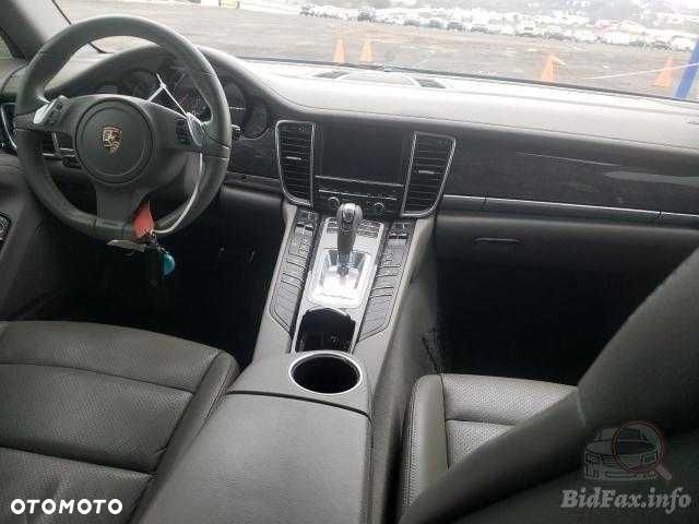 Porsche Panamera 3.6, model USA. - 8