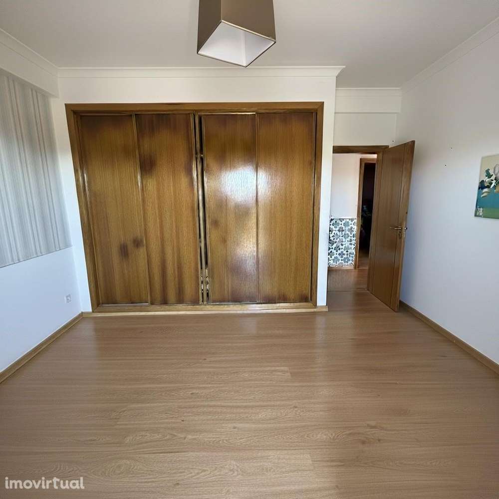 Excelente Apartamento T4 com 2 lugares estacionamento - Grande imagem: 4/15