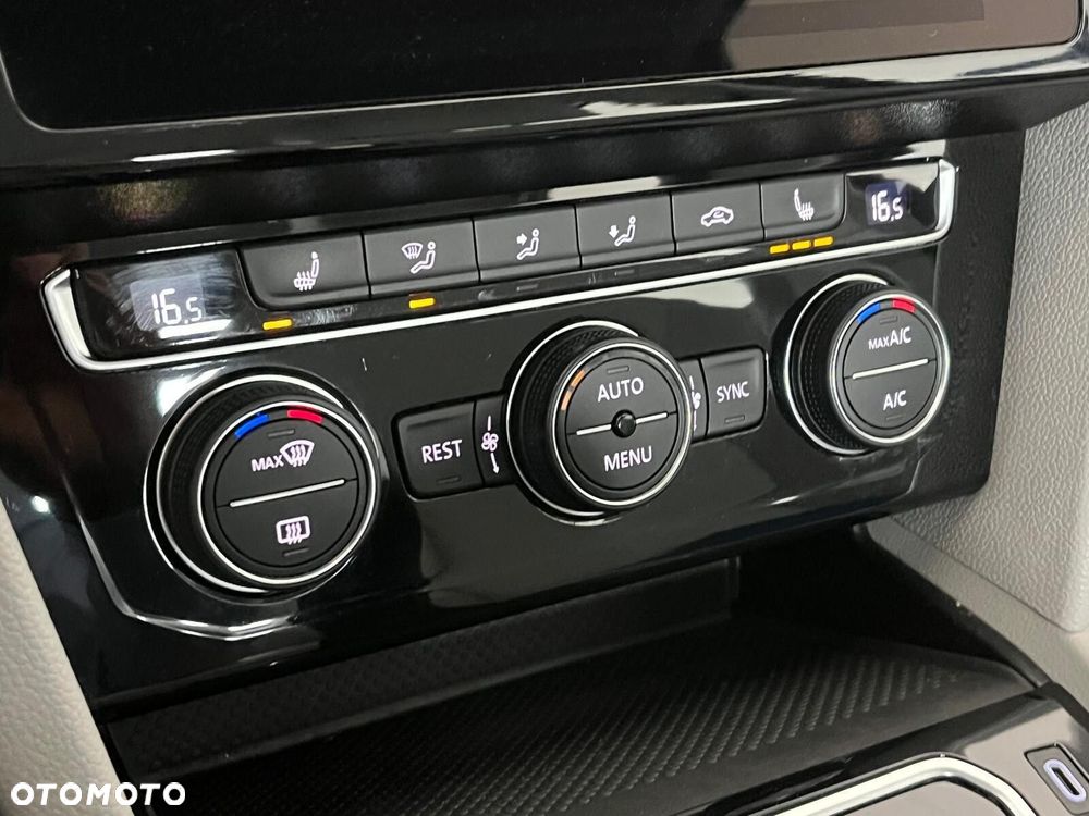 Volkswagen Passat 2.0 TDI Elegance DSG - 34