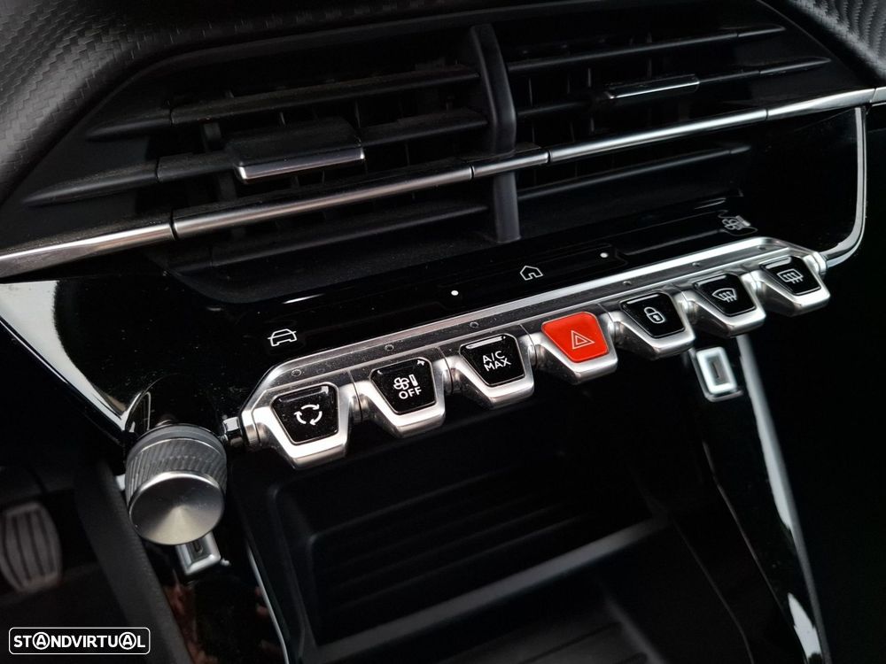 Peugeot 2008 1.2 PureTech Active — fotografia 18